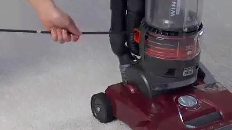 Cord Rewind: Hoover T Series™ WindTunnel® Purely Clean™ Bagless Upright UH70200