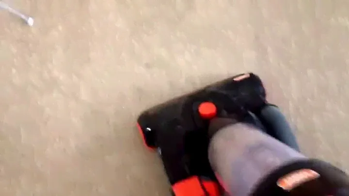 Vax U88-VU-R-A Vacuuming